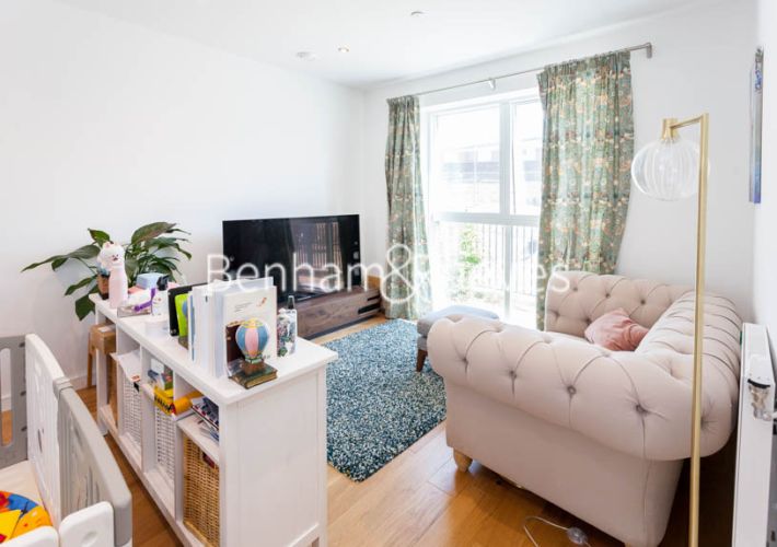 3 bedrooms flat to rent in Prospect Row, Stratford, E15-image 1