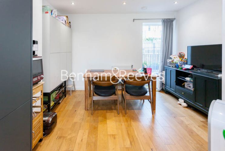 3  bedrooms flat to rent in Prospect Row, Stratford, E15-image 3