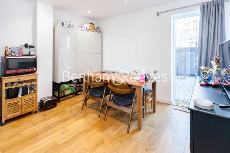 3  bedrooms flat to rent in Prospect Row, Stratford, E15-image 9