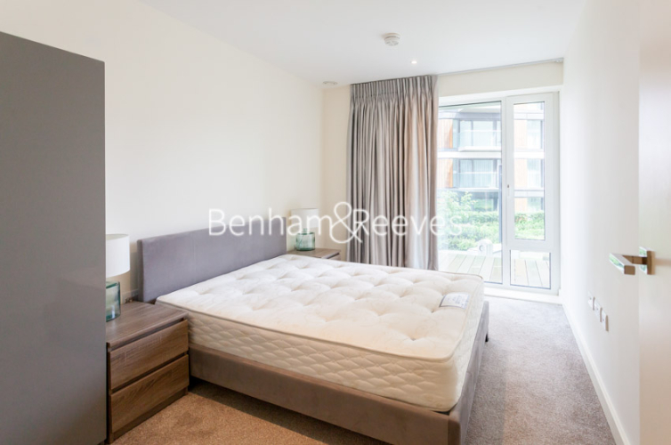 3  bedrooms flat to rent in Duke of Wellington Avenue, Woolwich, SE18-image 3