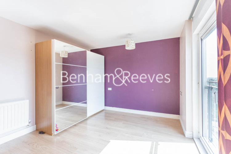 2 bedrooms flat to rent in Erebus Drive, Woolwich, SE28-image 1