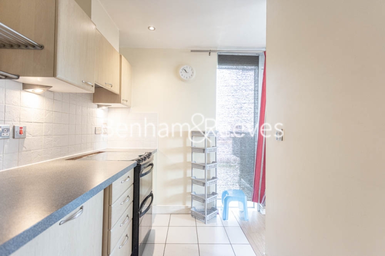 2 bedrooms flat to rent in Erebus Drive, Woolwich, SE28-image 2