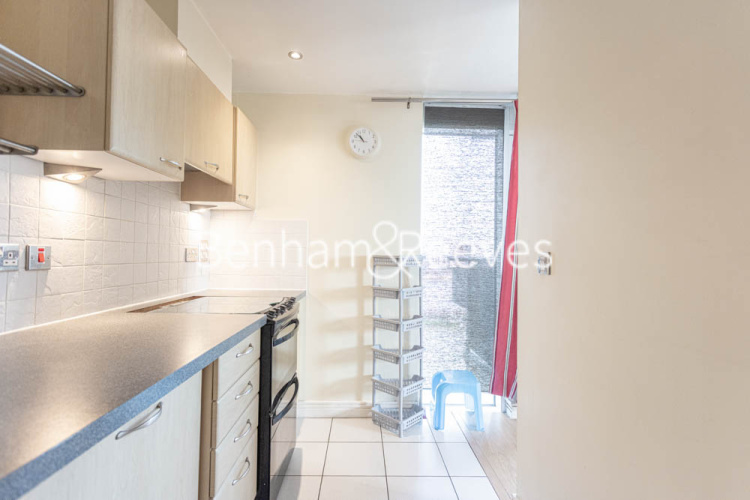 2  bedrooms flat to rent in Erebus Drive, Woolwich, SE28-image 2