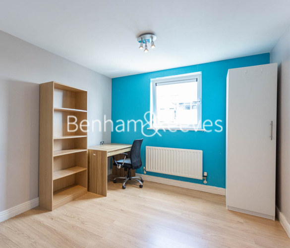 2 bedrooms flat to rent in Erebus Drive, Woolwich, SE28-image 3