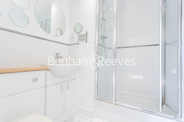 2  bedrooms flat to rent in Erebus Drive, Woolwich, SE28-image 4