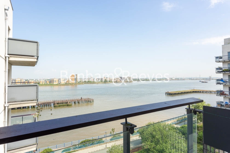 2 bedrooms flat to rent in Erebus Drive, Woolwich, SE28-image 5