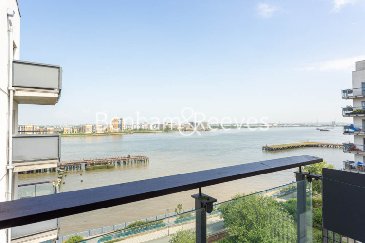2  bedrooms flat to rent in Erebus Drive, Woolwich, SE28-image 5