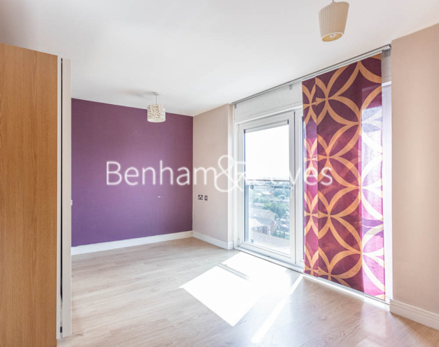 2 bedrooms flat to rent in Erebus Drive, Woolwich, SE28-image 7