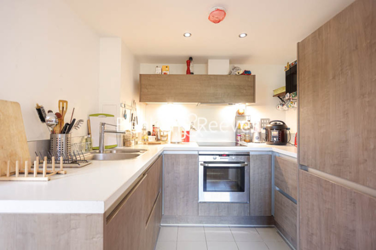 3  bedrooms flat to rent in Marlborough Road, Royal Arsenal Riverside, SE18-image 2