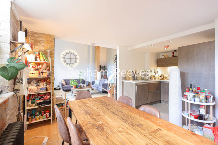 3  bedrooms flat to rent in Marlborough Road, Royal Arsenal Riverside, SE18-image 3