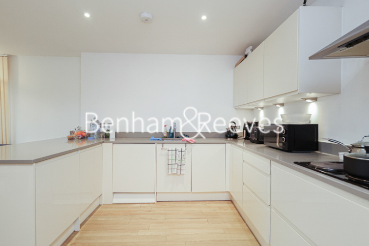 2  bedrooms flat to rent in Tilston Bright Square, Abbeywood, SE2-image 2
