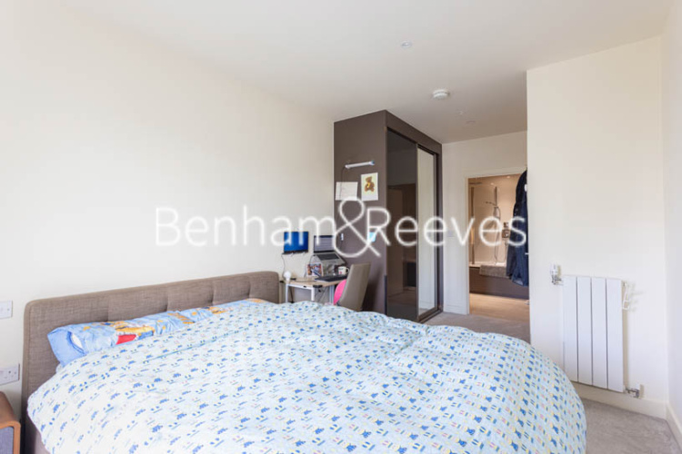 2  bedrooms flat to rent in Thunderer Walk, Woolwich, SE18-image 3
