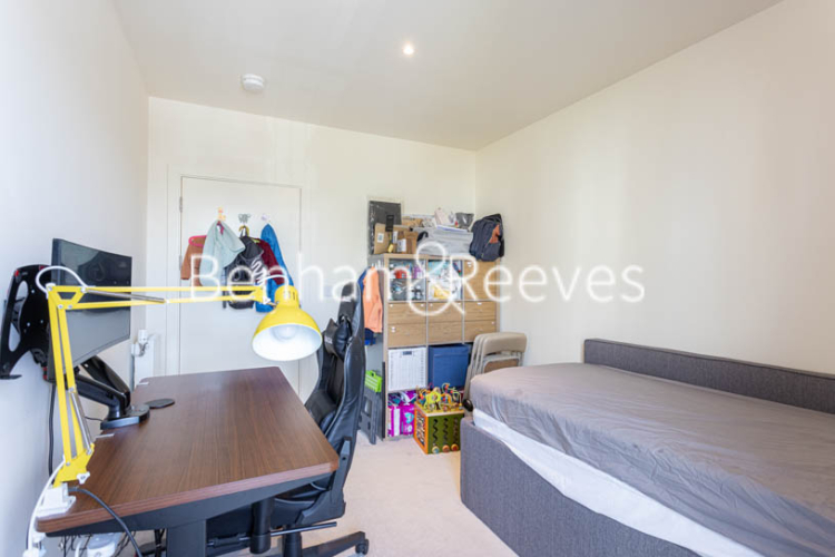 2 bedroom(s) flat to rent in Thunderer Walk, Woolwich, SE18-image 16