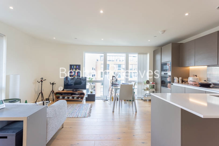 2  bedrooms flat to rent in Thunderer Walk, Woolwich, SE18-image 1