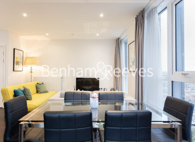 3 bedrooms flat to rent in Victory Parade, Woolwich, SE18-image 1