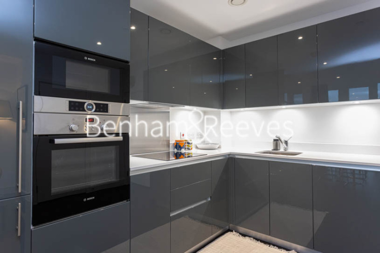 3  bedrooms flat to rent in Victory Parade, Woolwich, SE18-image 2