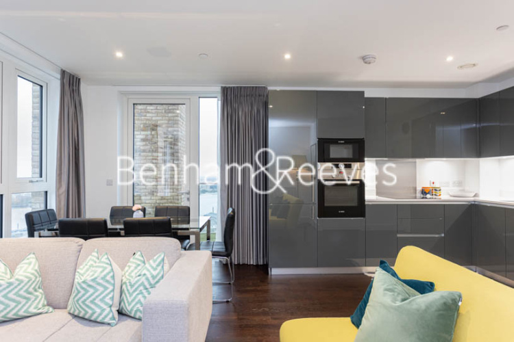 3  bedrooms flat to rent in Victory Parade, Woolwich, SE18-image 8