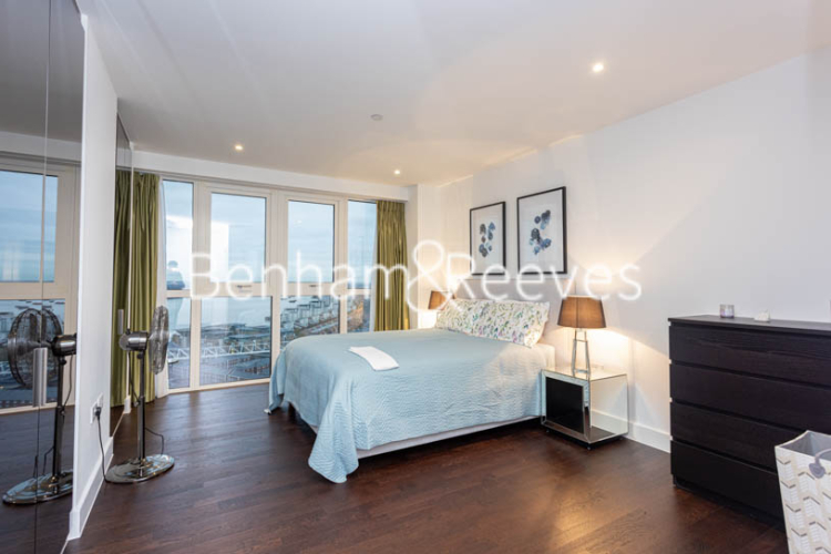 3 bedrooms flat to rent in Victory Parade, Woolwich, SE18-image 9