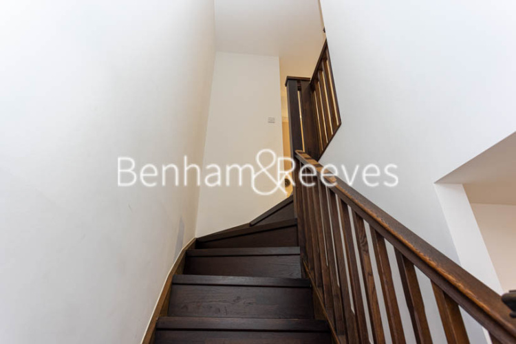 3 bedrooms flat to rent in Victory Parade, Woolwich, SE18-image 11