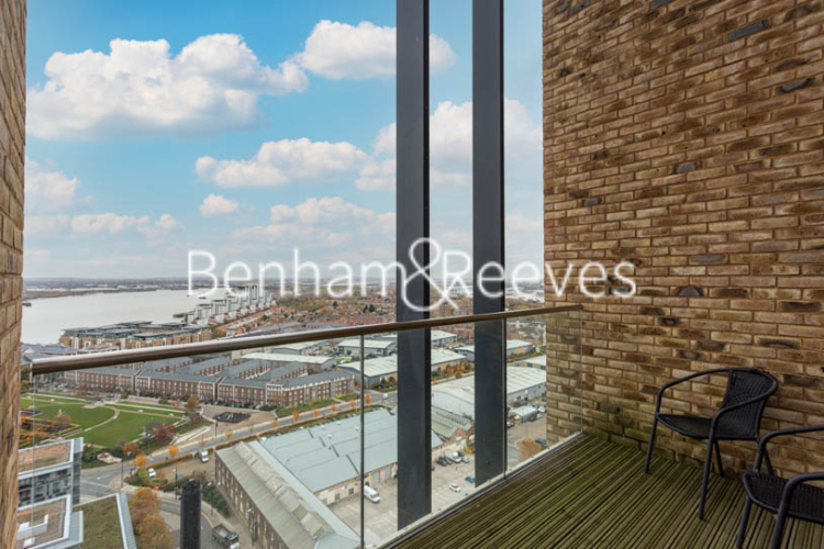3 bedrooms flat to rent in Victory Parade, Woolwich, SE18-image 19