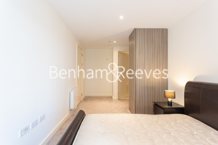 2  bedrooms flat to rent in Duke of Wellington, Woolwich, SE18-image 28