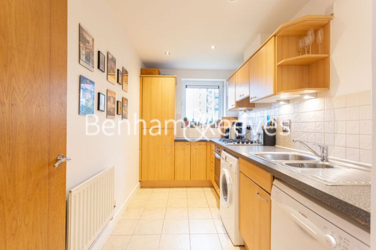 2 bedrooms flat to rent in Erebus Drive, Woolwich, SE28-image 2
