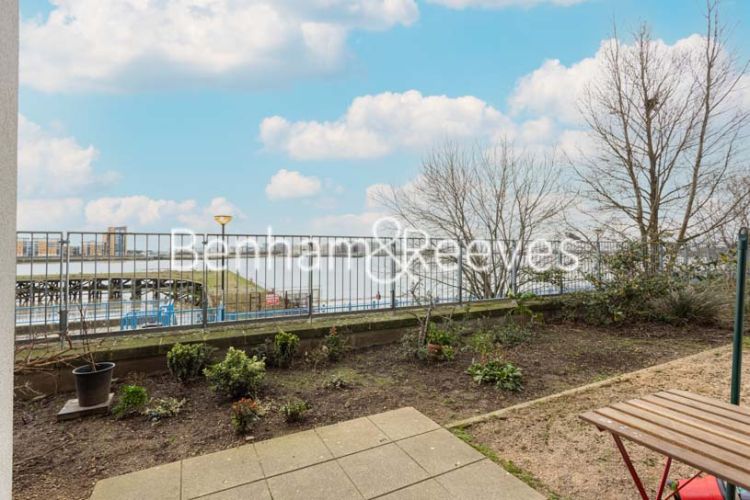 2 bedrooms flat to rent in Erebus Drive, Woolwich, SE28-image 11