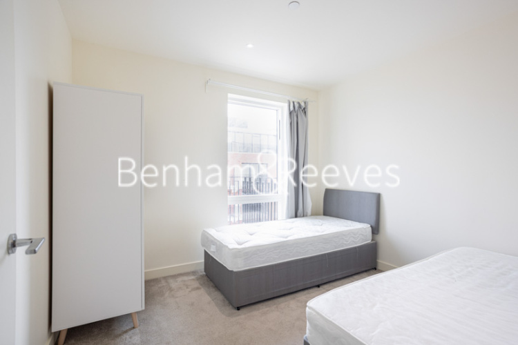 2  bedrooms flat to rent in Royal Arsenal Riverside, Woolwich, SE18-image 3