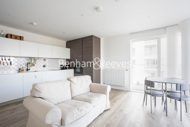 2 bedrooms flat to rent in Pegler Square, Kidbrooke, SE3-image 1