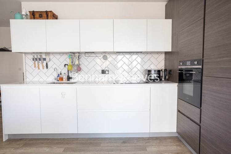 2  bedrooms flat to rent in Pegler Square, Kidbrooke, SE3-image 2