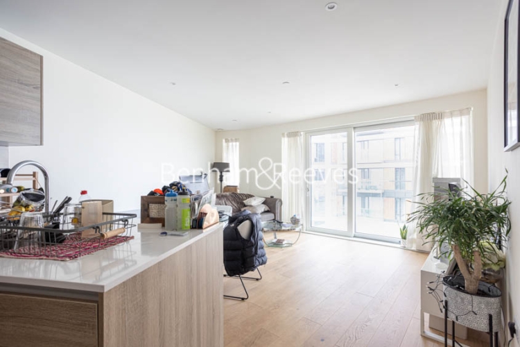 2  bedrooms flat to rent in Duke of Wellington Avenue, Woolwich, SE18-image 1