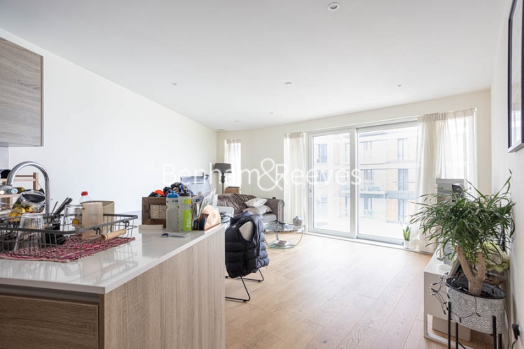 2 bedrooms flat to rent in Duke of Wellington Avenue, Woolwich, SE18-image 1