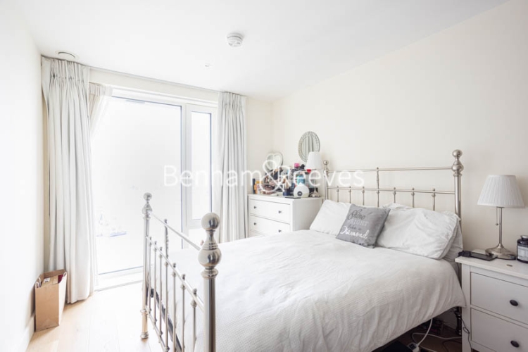 2 bedrooms flat to rent in Duke of Wellington Avenue, Woolwich, SE18-image 3