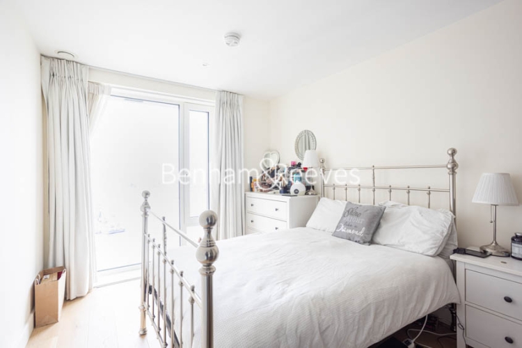2  bedrooms flat to rent in Duke of Wellington Avenue, Woolwich, SE18-image 3