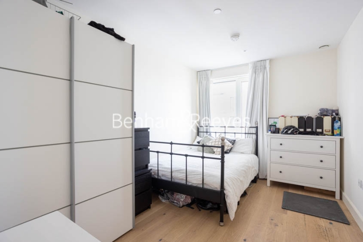 2 bedrooms flat to rent in Duke of Wellington Avenue, Woolwich, SE18-image 7