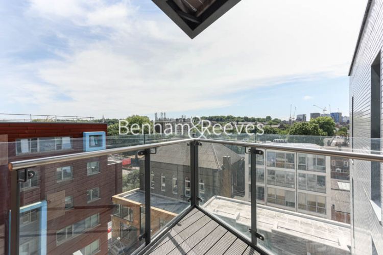 2  bedrooms flat to rent in John Donne Way, Woolwich, SE10-image 5