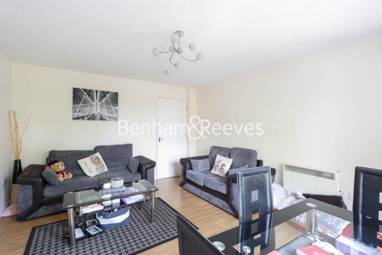 2  bedrooms flat to rent in Erebus Drive, Woolwich, SE28-image 1