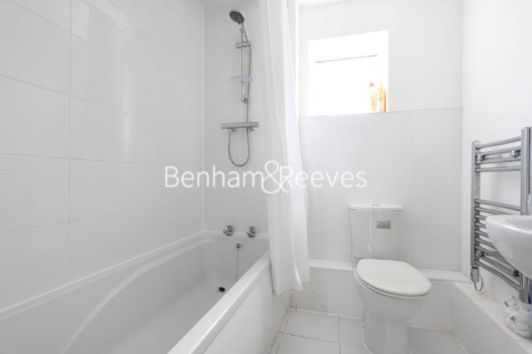 2  bedrooms flat to rent in Erebus Drive, Woolwich, SE28-image 5