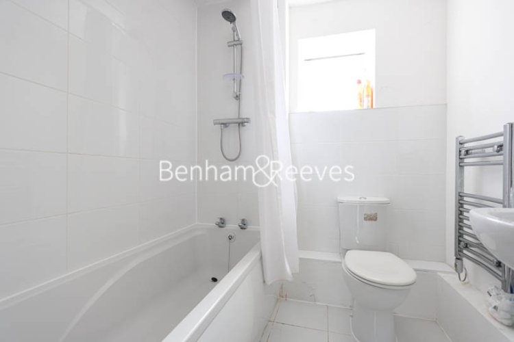 2 bedrooms flat to rent in Erebus Drive, Woolwich, SE28-image 5