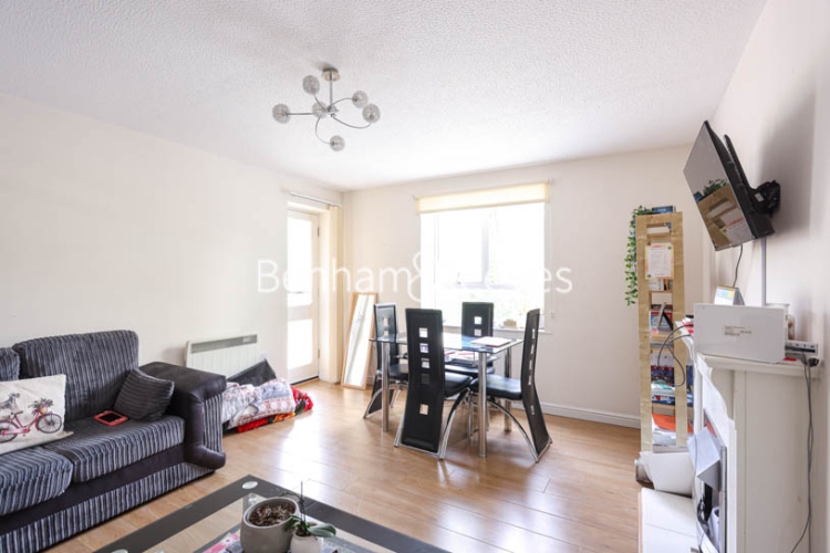 2 bedrooms flat to rent in Erebus Drive, Woolwich, SE28-image 9