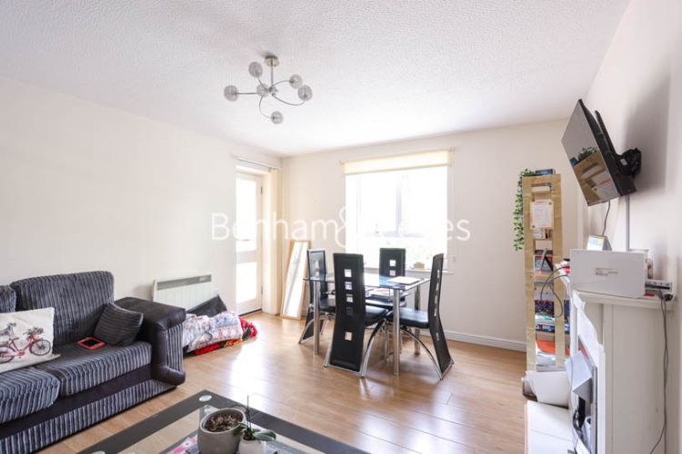 2  bedrooms flat to rent in Erebus Drive, Woolwich, SE28-image 9