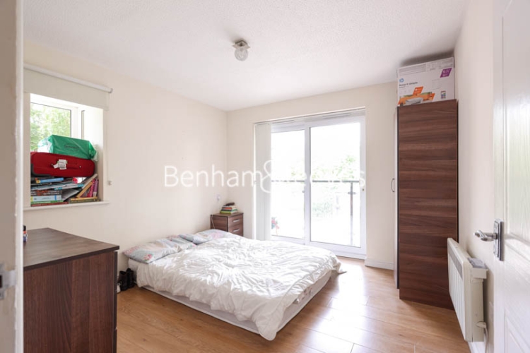 2  bedrooms flat to rent in Erebus Drive, Woolwich, SE28-image 11
