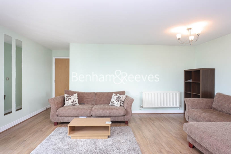 2  bedrooms flat to rent in Erebus Drive, Woolwich, SE18-image 1