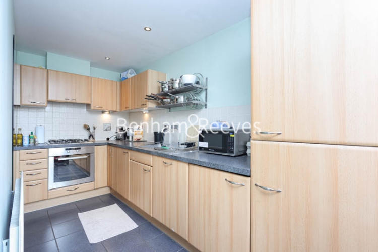 2 bedrooms flat to rent in Erebus Drive, Woolwich, SE18-image 2