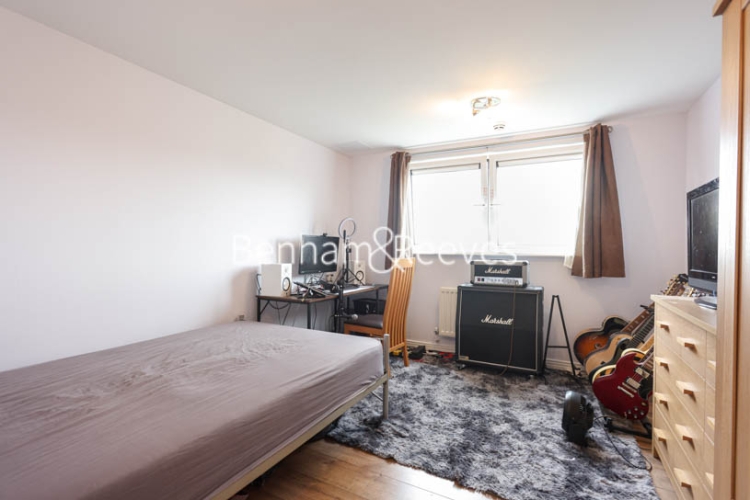2 bedrooms flat to rent in Erebus Drive, Woolwich, SE18-image 4