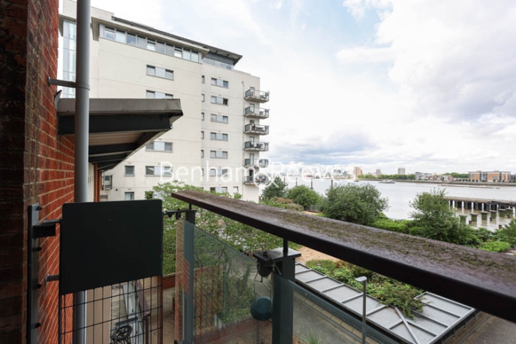 2  bedrooms flat to rent in Erebus Drive, Woolwich, SE18-image 6