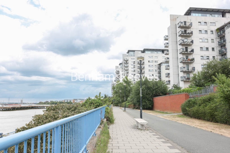 2 bedrooms flat to rent in Erebus Drive, Woolwich, SE18-image 13