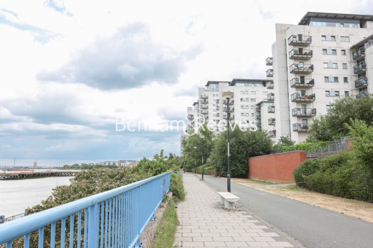 2  bedrooms flat to rent in Erebus Drive, Woolwich, SE18-image 13
