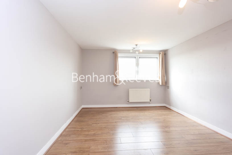 2  bedrooms flat to rent in Erebus Drive, Woolwich, SE18-image 20