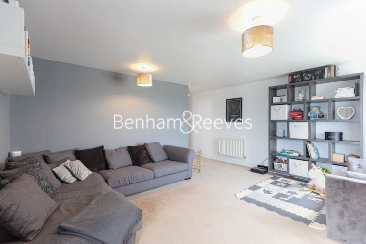 2 bedrooms flat to rent in Erebus Drive, Woolwich, SE18-image 1